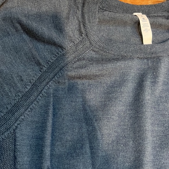 Lululemon sweater - size 6 - Picture 3 of 6